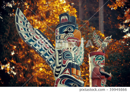Indian totem poles 39949866