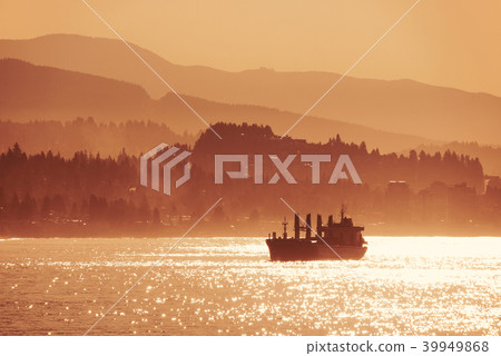 cargo ship 39949868