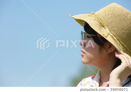 戴著帽子的女人 戴著帽子的女人 39950071