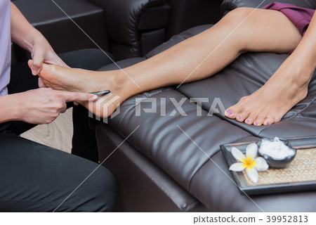 Spa and Thai foot massage, relaxing and healthy 39952813