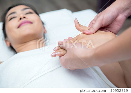Spa and Thai massage, relaxing and healthy 39952819