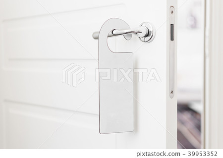 Door knob with empty label on a door handle for 39953352