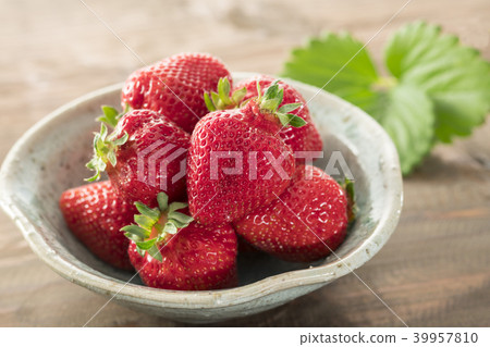 Strawberry  39957810