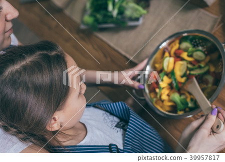 From above mother and child mixing salad 39957817
