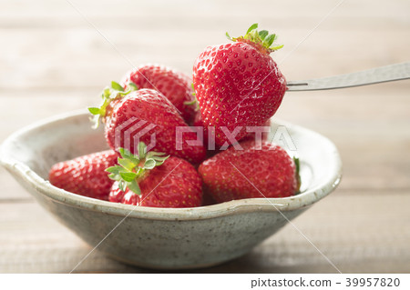Strawberry  39957820