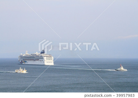 一艘遊輪從鳥取縣境城市出發，航行供水渠道挪威揚珠寶 39957983