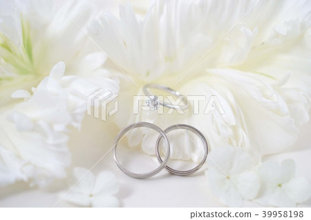Wedding ring and petal 39958198