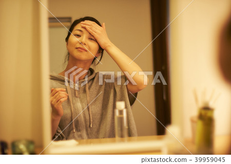 Beauty Sleep deprived woman Night care Beauty Sleep deprived woman Night care 39959045
