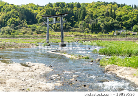 Torii在基地瀑布 Torii在基地瀑布 39959556