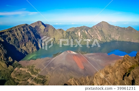 View of the caldera of Gunung Rinjani volcano View of the caldera of Gunung Rinjani volcano 39961231