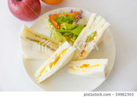 Image of snack sandwich, refreshing breakfast Image of snack sandwich, refreshing breakfast 39962303