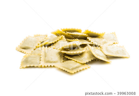Ravioli isolated Ravioli isolated 39963008
