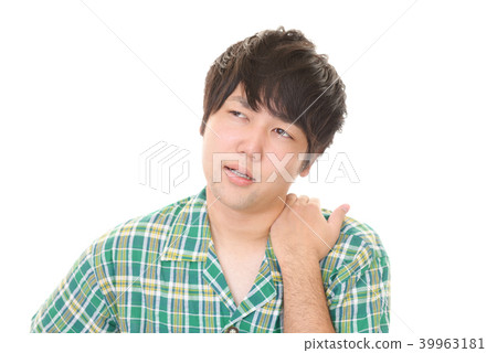 Men complaining of shoulder pain Men complaining of shoulder pain 39963181