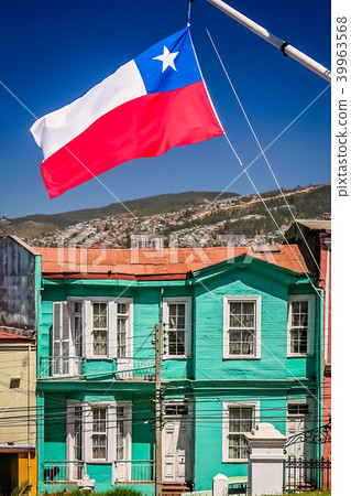 Chilean flag fluttering on a mast in Valparaiso 39963568