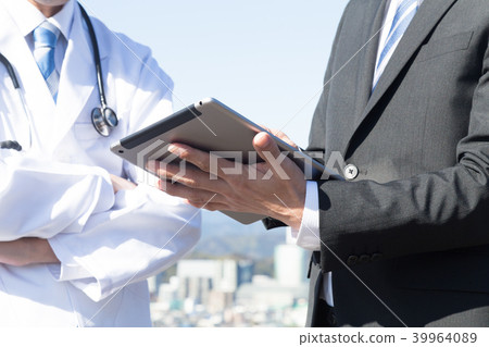 Doctor and businessman　 39964089
