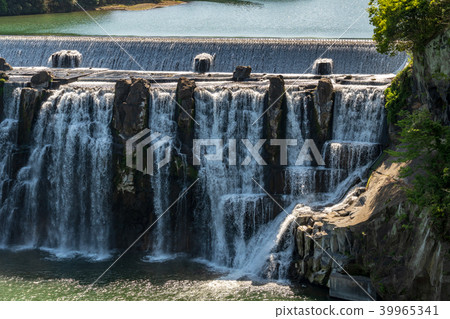 Sinking Falls Sinking Falls 39965341
