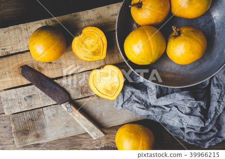 Lucuma fruits-Eggfruits Lucuma fruits-Eggfruits 39966215