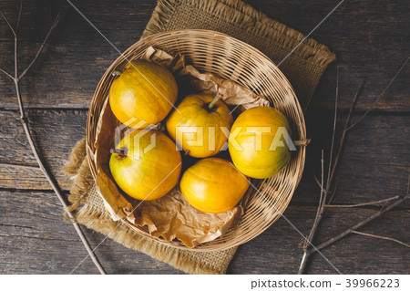 Lucuma fruits-Eggfruits Lucuma fruits-Eggfruits 39966223