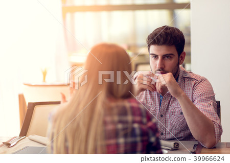 Happy couple having great time at the restaurant 39966624