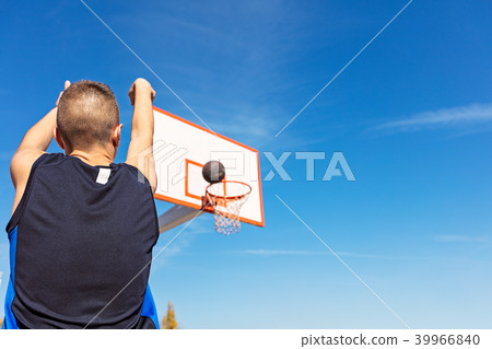 Young man shooting free throws from the foul line Young man shooting free throws from the foul line 39966840