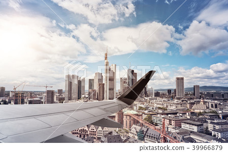 Airplane Wing Frankurt Skyline 39966879