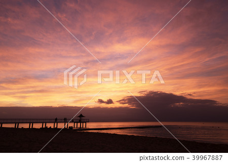 Husaki海灘的晚上風景 Husaki海灘的晚上風景 39967887