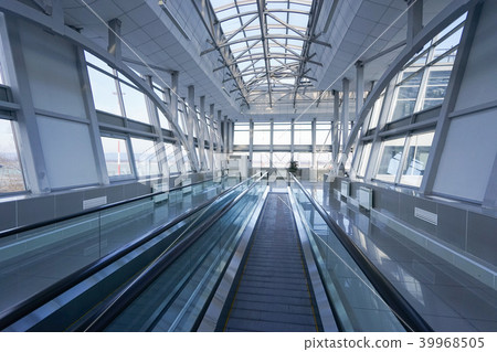 Airport / Terminal 39968505