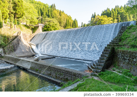 White water basin dam 39969334