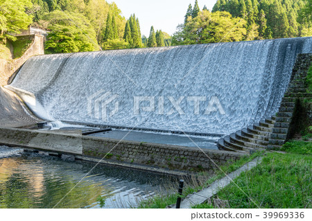 White water basin dam 39969336