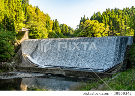 White water basin dam 39969342