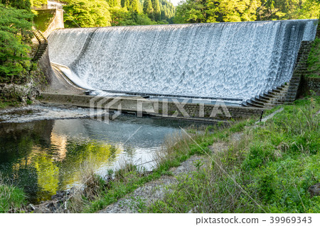 White water basin dam 39969343