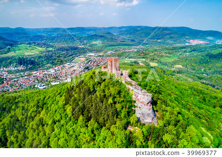 Trifels Castle in the Palatinate Forest. Rhineland-Palatinate, Germany Trifels Castle in the Palatinate Forest. Rhineland-Palatinate, Germany 39969377