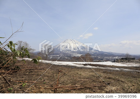 Mt. Yotei seen from Kutchancho, Hirafu No. 1 parking lot. 39969396