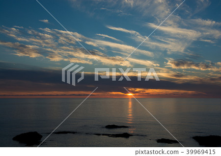 Quiet ocean dusk Quiet ocean dusk 39969415