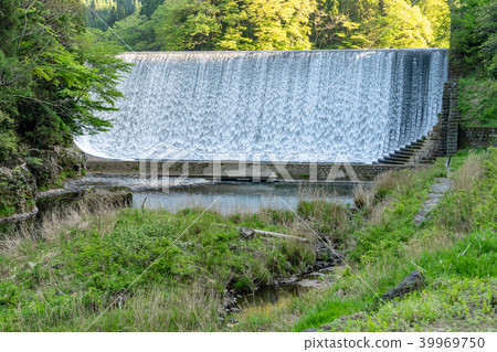 White water basin dam 39969750