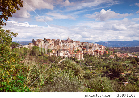 Beautiful view of the small ancient hilltown Ortho 39971105