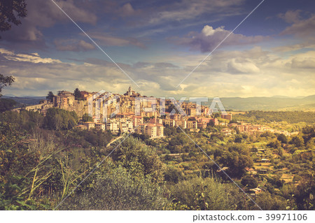 Beautiful view of the small ancient hilltown Ortho 39971106