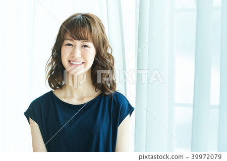 young woman      39972079