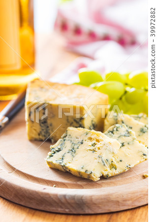 Tasty blue cheese. 39972882