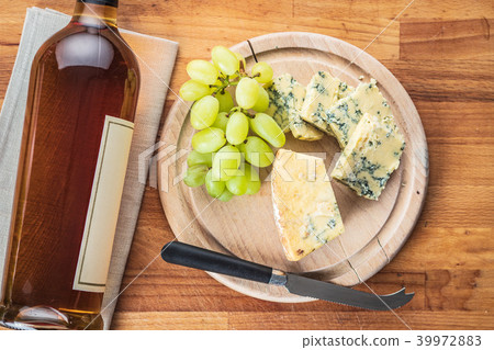 Tasty blue cheese. Tasty blue cheese. 39972883