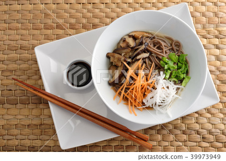 Shiitake and soba soup 39973949