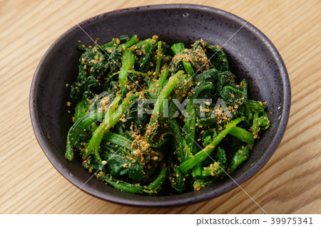Spinach sesame 39975341