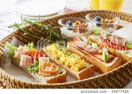 Open sandwich 39977486