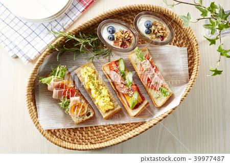 Open sandwich 39977487