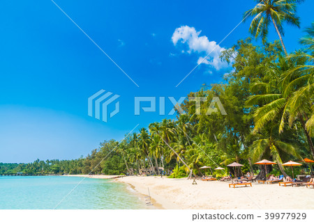Beautiful tropical beach and sea 39977929