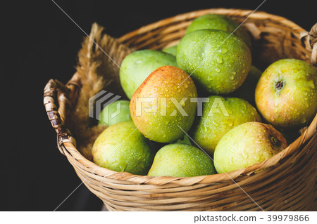 Raw mangoes Raw mangoes 39979866