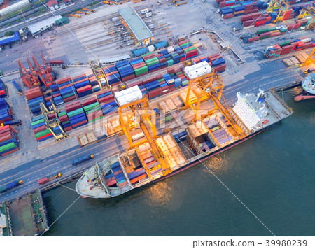 Containers yard in port congestion 39980239
