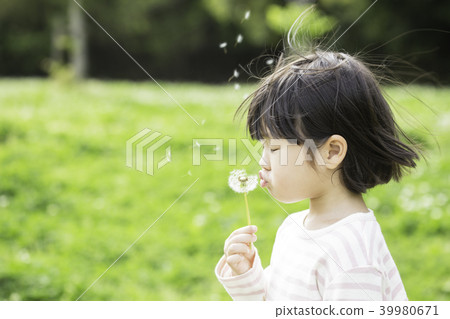 Pretty girl wrapped in warm spring wind 39980671