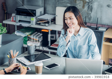 Two colleagues causal meeting at home office 39981918
