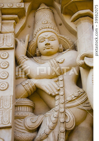 Carved idol outer wall kanchi Kailasanathar temple 39982075